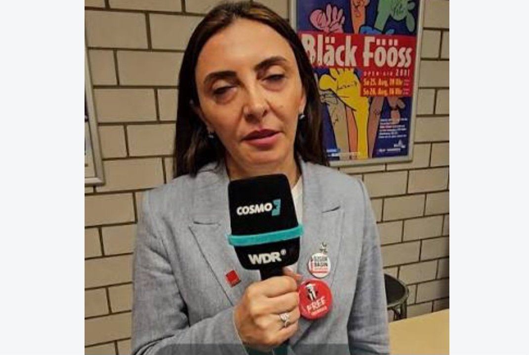 VoxTv1923's tweet photo. İddiaya göre Bursa Milletvekili Nurhayat Altaca Kayışoğlu, Alevi Dernekleri Platformu pikniğinde konuşmak isteyince tepki görmüş Tartışma büyümüş, alanı terk etmesi istenmiş.
İddiaya göre Nurhayat: “Vekilim lan ben vekilim, konuşacağım!” demiş. Ama konuşturmamışlar https://t.co/vzpUJxccXX