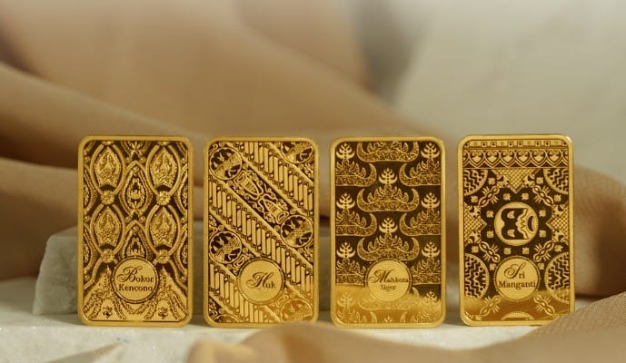 WikiGoldEU's tweet photo. Is the #gold dip a red flag or a temporary breath? 📈📉

#XAU current price trades around: $4,437 (€3,830/oz)

Despite the recent pullback, RHB Research stays bullish on COMEX gold, pointing out that short-term pullbacks are forming a healthy consolidation zone

RHB’s 3 Key Bullish Signals
🔹 Selling Pressure Exhaustion: Downward momentum has tapered off near the consolidation zone.
🔹 RSI Turning Upward: Relative Strength Indicator is curbing its dip and pivoting back into bullish territory.
🔹 Moving Average Alignment: Both 20-day and 50-day SMAs remain in upward trends, reinforcing structural support.

Key Technical Levels to Watch 👇
📍 Resistance: $4,700: The immediate breakout level. A decisive breach opens the door toward $4,900
📍 Downside Support: $4,500: Immediate support zone holding the short-term structure intact.
📍 $4,300: Major support and active stop-loss threshold

💡Strategy & Outlook:
RHB maintains its active long position entered on Aug 5 at $4,273.30, keeping the trailing stop-loss at $4,300. 
While technical indicators favor another leg higher, traders are awaiting a confirmed daily close above $4,700 to validate the next major rally

📱 Download WikiGold and experience smarter gold tracking: https://t.co/mGy3vrdPAE

Educational content only. Not financial advice #fed #macroeconomics #WikiGold #TechnicalAnalysis #Fibonacci #MACD #forextrading #SpotGold #RHBresearch