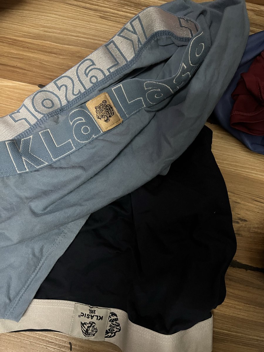 Kimlong84565990's tweet photo. លីអូម៉ាទឹក មានជាប់ក្លិន របស់បងៗជាងសំណង់ ចង់បានឆាតមក https://t.co/A6x16tGOuJ