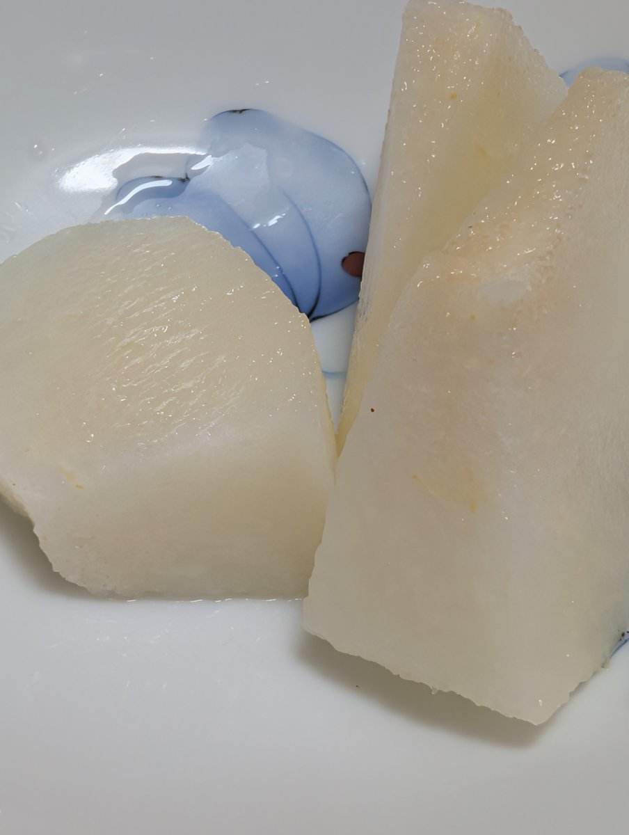 SAGA188953's tweet photo. おやつに伊万里梨をいただく。バリうまだから何とかして食べて欲しい。#伊万里梨　#梨　#梨　#伊万里 https://t.co/poQBVOUWBw