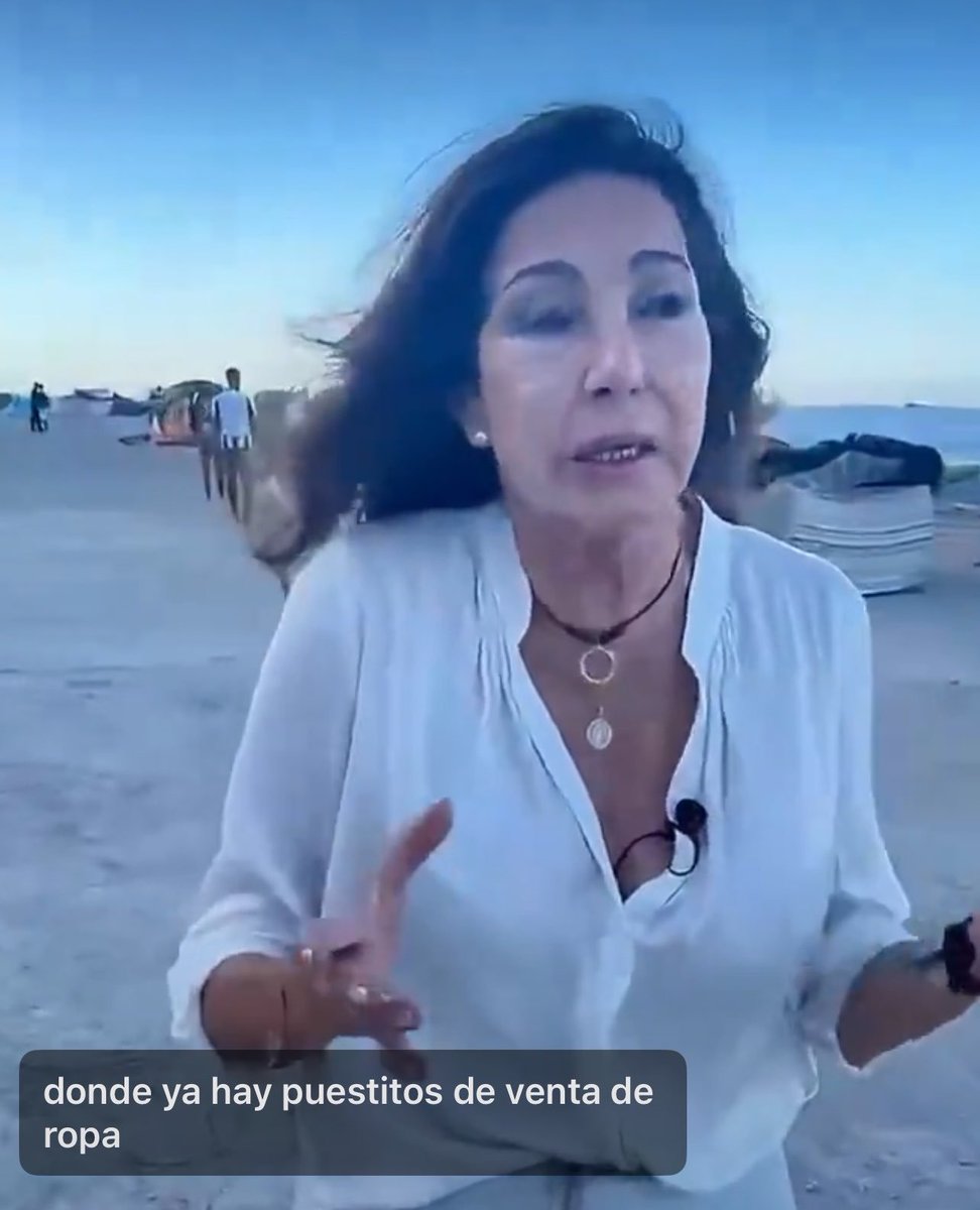 MariaLoMa_33's tweet photo. #BuenosDías
!Cómo no!  Ana Rosa Quintana en Ceuta 
Estamos rodeados de fantasmas "periodistas"
#Ceuta https://t.co/L90md3WP5G