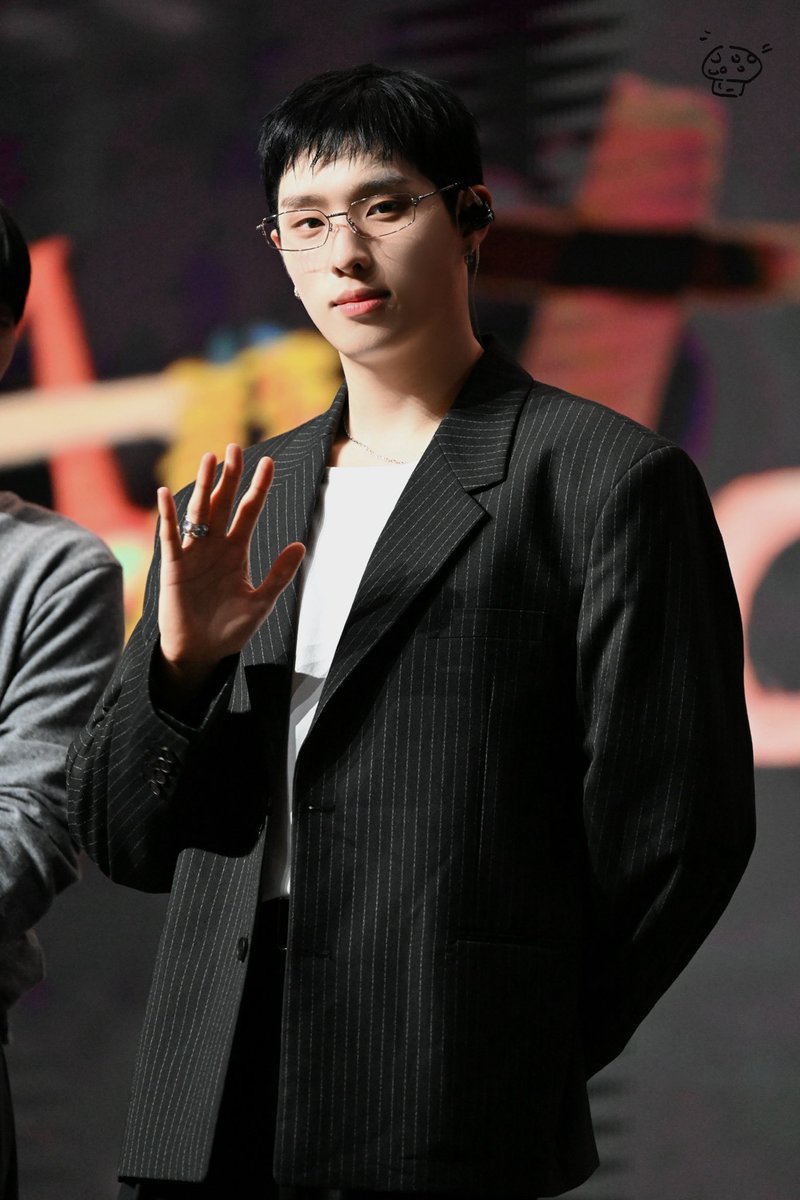 immushve's tweet photo. 260829 Shanghai FM

🖐🏻✌🏻

#P1Harmony #피원하모니
#KEEHO #기호 https://t.co/MBhkWZQieB