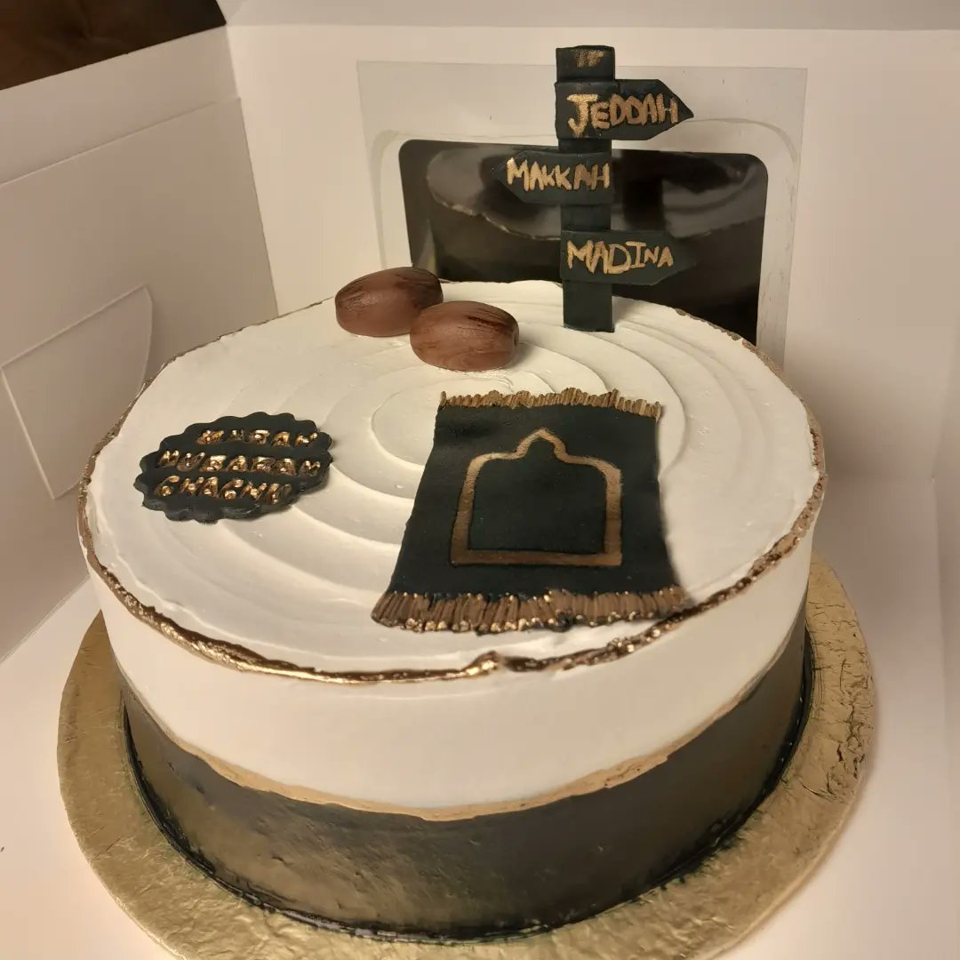 javiervargaz's tweet photo. Umrah Mubarak theme cake available for delivery across Multan. DM to place your order. https://t.co/K6BkZLVGWI