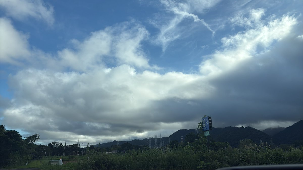 mamaiwaki's tweet photo. ママクリーンが終わって南相馬へ！

回収が終わって、高速で帰ろうとしたら

故障車があり通行止め。高速使えず💦

下道で帰っています。

あれ？
前回は事故の為通行止めだったな…

一車線だからね…
何かあったらすぐ止まる😑仕方ない

打合わせに間に合うように帰ります🫡

#イマソラ https://t.co/37pzC3VMvP