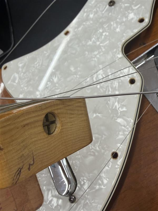boc_machida's tweet photo. 「Fender USA American Vintage '69 Telecaster Thinline」

ヤフオクのほうで質問いただきました、トラスロッドの写真を追加させていただきます！🎸✨

#Fender
#USA
#Telecaster
#Thineline
#AmericanVintage https://t.co/kNobmbbm9c