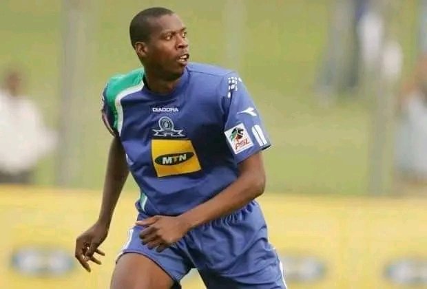 busiwe_bubu's tweet photo. Former Mamelodi Sundowns player Lungisani Ndlela, now working as a Prison Warder in Mpumalanga. https://t.co/tsVUo1vGIw