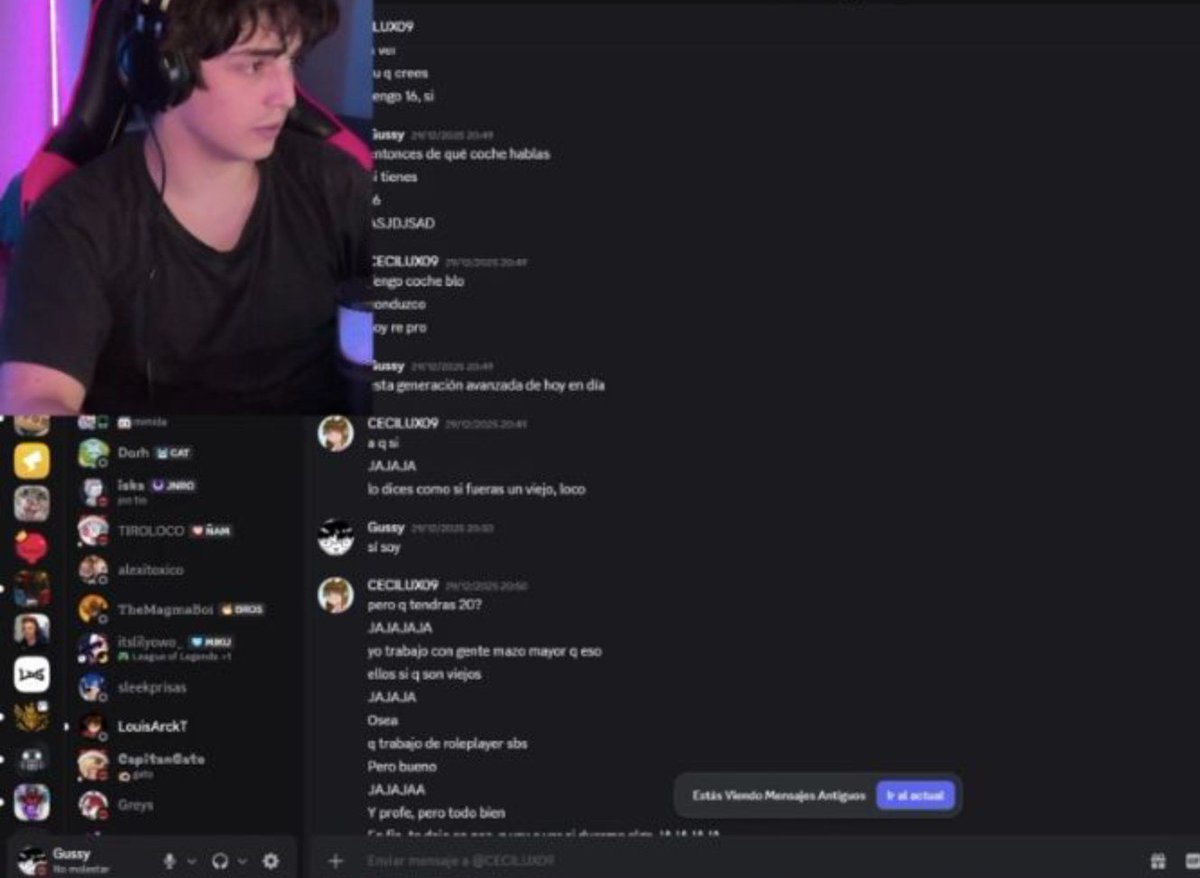 KronosHell's tweet photo. @gussy_gang Aquí hay un vídeo de @gussy_gang con un pequeño descuido en pleno directo como buen streamer pdf. https://t.co/BrwIxzu6YU