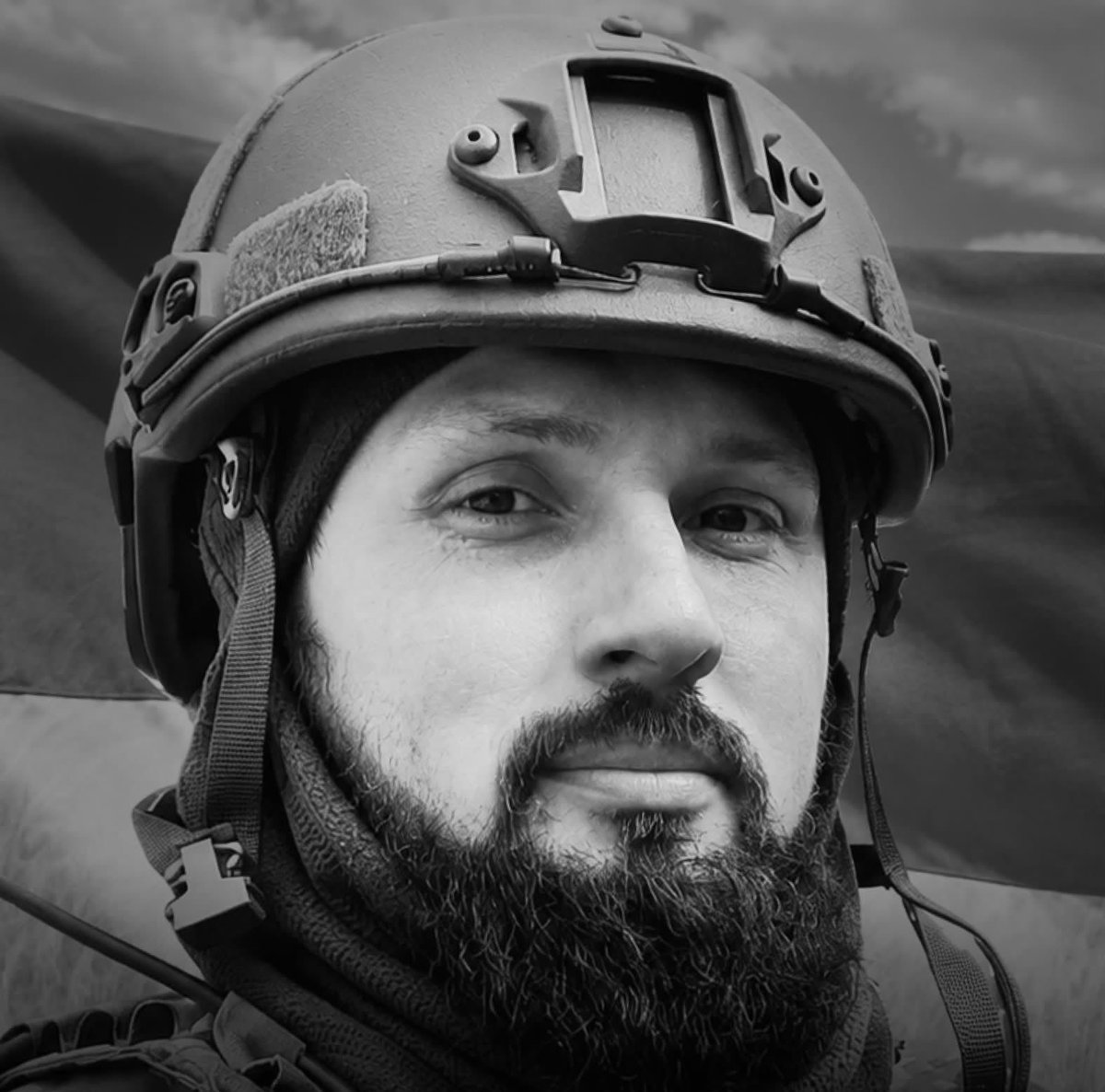 volodarskijo's tweet photo. Сьогодні Вінниця проводить в останню земну дорогу Руслана Токаренка.

Руслан Токаренко — воїн-доброволець, який із березня 2022 року захищав Україну у складі 54-ї та 65-ї окремих механізованих бригад і загинув 26 серпня 2026 року поблизу Вільнянська на Запоріжжі. Йому навіки 35 років. 

Церемонія прощання:
11:00 — селище Шпиків
13:00 — вул. Академіка Янгеля, 4 («Реквієм Хол»)
15:00 — поховання на Алеї Слави Сабарівського кладовища.

Вічна пам’ять Герою!