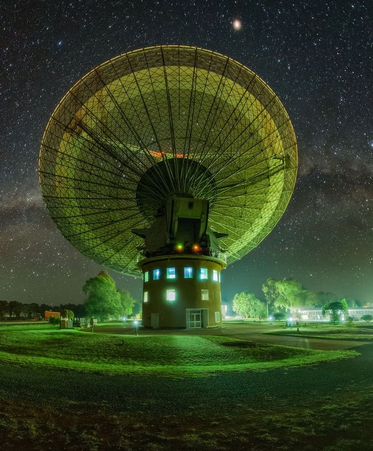 latestincosmos's tweet photo. If you could send a message to an Alien civilization, what would you say? https://t.co/brNDDFyyBw