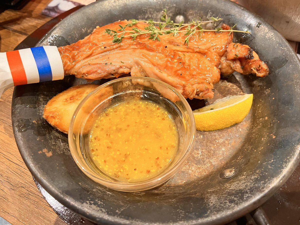 s128467's tweet photo. これは後期メニューのでかでかお肉
マスタードソース絡めて食べるとめちゃうま https://t.co/Ba6hbRMc1S