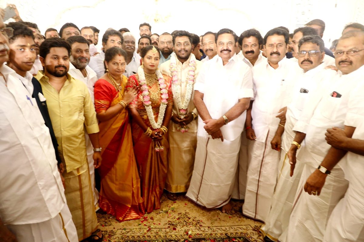 AIADMKITWINGOFL's tweet photo. மாண்புமிகு கழகப் பொதுச்செயலாளர் புரட்சித் தமிழர் @EPSTamilNadu அவர்கள்

தஞ்சாவூர் புதுக்கோட்டை ரோடில் உள்ள தமிழரசி திருமண மண்டபத்தில் நடைபெற்ற, கழக கொள்கை பரப்பு துணைச் செயலாளர் திரு. துரை. திருஞானம் அவர்களுடைய பேத்தி பா. மிருதுளா S.J. சண்முகசுந்தரம் ஆகியோரது திருமண நிகழ்ச்சியில் கலந்துகொண்டு மணமக்களை வாழ்த்தினார்.