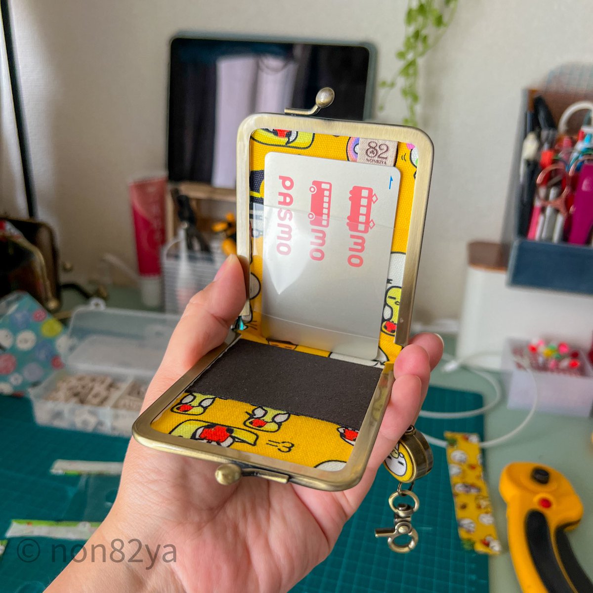 enjornon's tweet photo. リール付きカードホルダー
4800円～

ICカードを入れて、がま口をピピッと通過！

内2ポケ
外フィルム無しです。 https://t.co/PNSes5YF7N