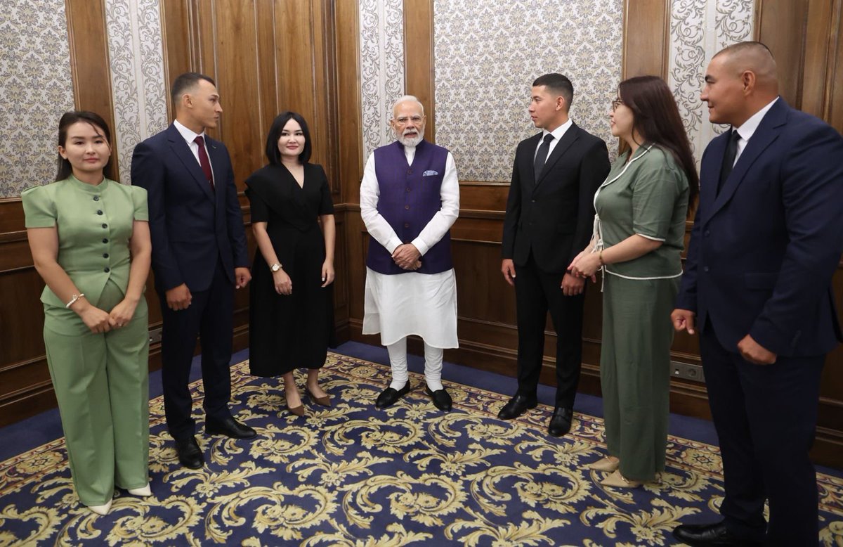 narendramodi's tweet photo. Met a group of people who have a close association with India. 

This includes prominent diaspora members, those passionate about the environment, Yoga enthusiasts, academics, ITEC alumni, researchers and more. 

Happy to see such continuous engagement with India. 

One of the Yoga practitioners was in Ahmedabad for the World Yogasana Championship and won a medal.