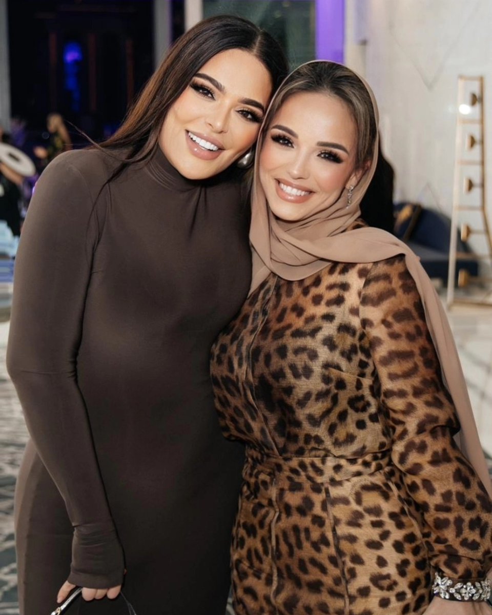 Eiwly_berry's tweet photo. Con la bonita @monakattan. De verdad, un ser humano hermoso y con una sencillez increíble. Sin duda, de esas personas que amarías conocer. https://t.co/GmaaluaeTU
