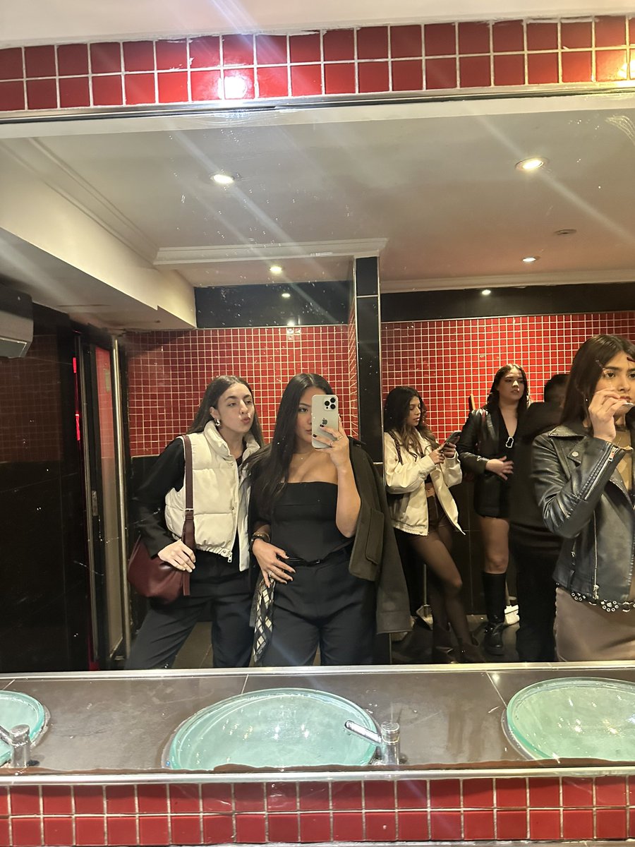 Jazarianaa's tweet photo. 🖤🙌🏼 https://t.co/JNPX1PFQbz