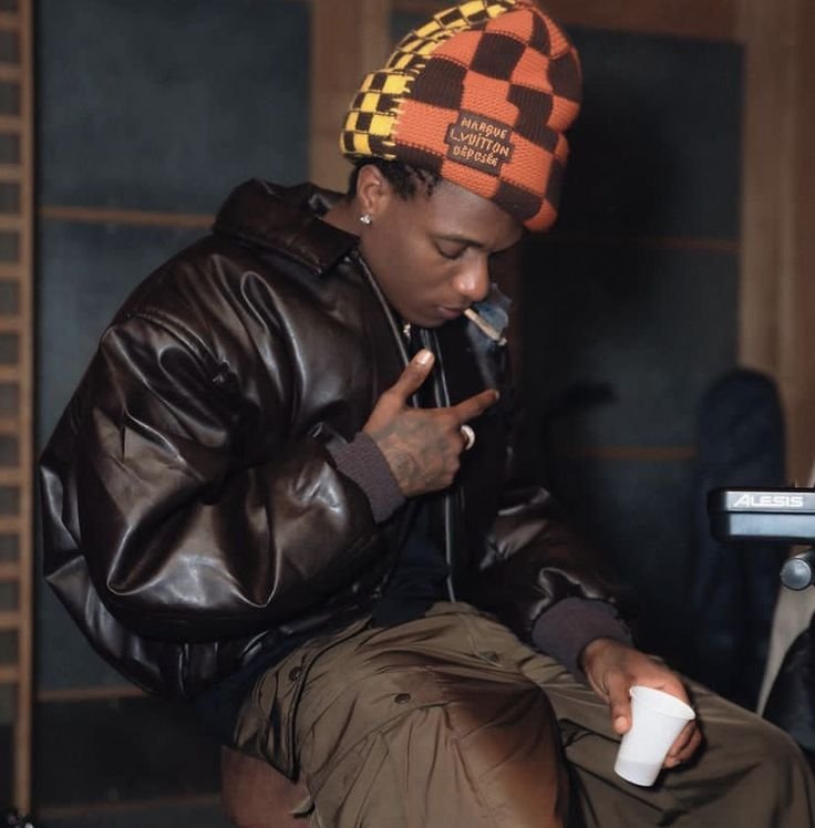 wizkiddiaries's tweet photo. DIARIES 001  🗂️

Good morning to everybody waking up to Wizkid today. ☀️🦅

No long talk.

Press play and let Starboy set the mood. 🌊🎶 https://t.co/mpNZMPaDZd