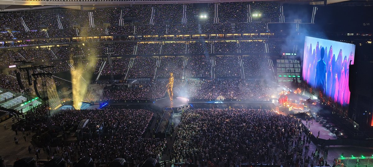 f1c5c0899's tweet photo. @theweeknd #AfterHoursTillDown #TheWeekndMadrid2026
Espectacular concierto ayer 30 de agosto de 2026 en Madrid https://t.co/Ieo9cr9EnC