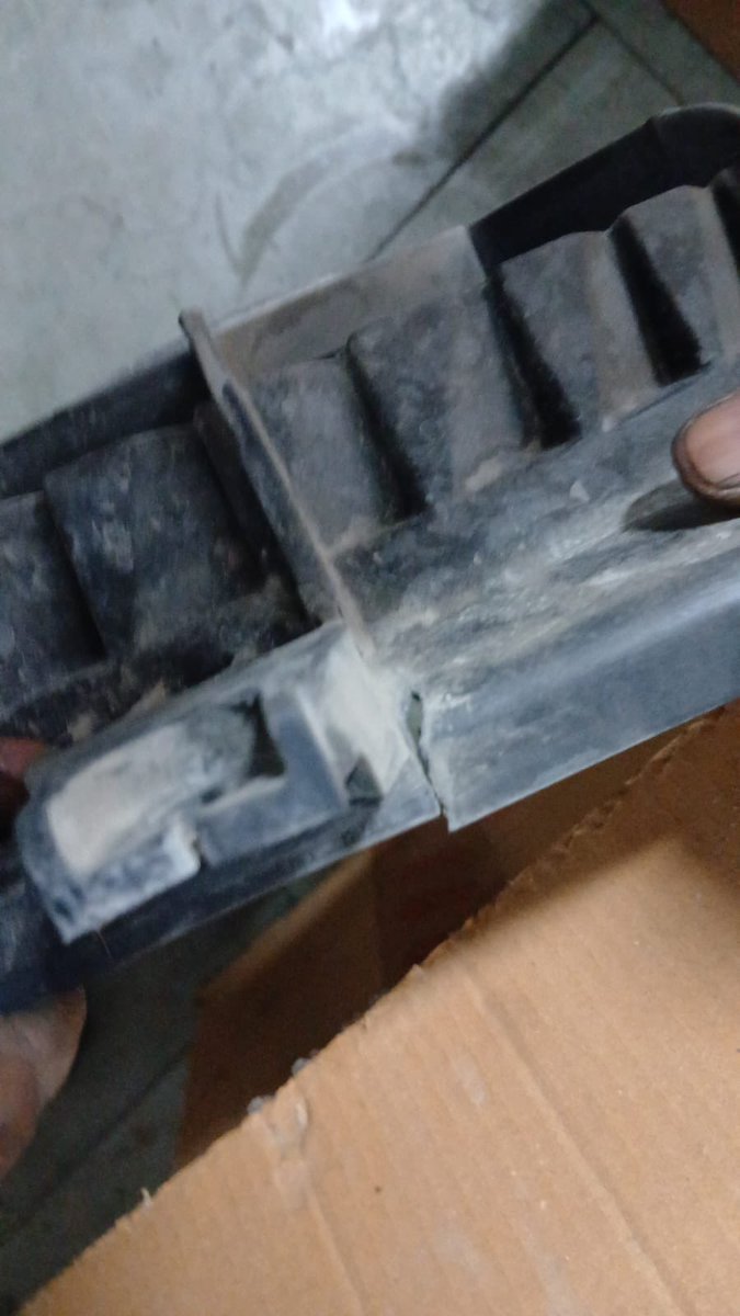 badneeraj's tweet photo. 3. Denies warranty with zero proof of external damage
4. Your corporate care is looped in but NOT responding 
Vehicle: XUV700 (UP78GW5444)
This needs accountability. #CustomerCare @Mahindra_XUV7XO @anandmahindra @rajesh664 https://t.co/2NAe3rQspD