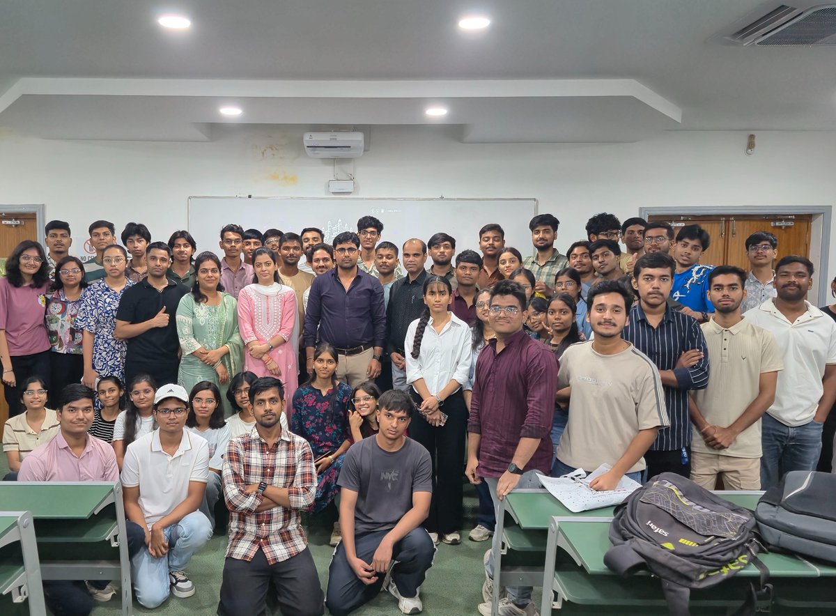 letsbuildweb3's tweet photo. Gwalior, you showed up! 🔥

A huge thank you to all the students who joined us for the latest #IndiaOnChainTour campus workshop.

Your curiosity, questions, and energy made the session truly special. 💙

Keep building, keep exploring, and we’ll see you at the next stop! 🚀🇮🇳

@Harshweb3india @gauravsoniiii