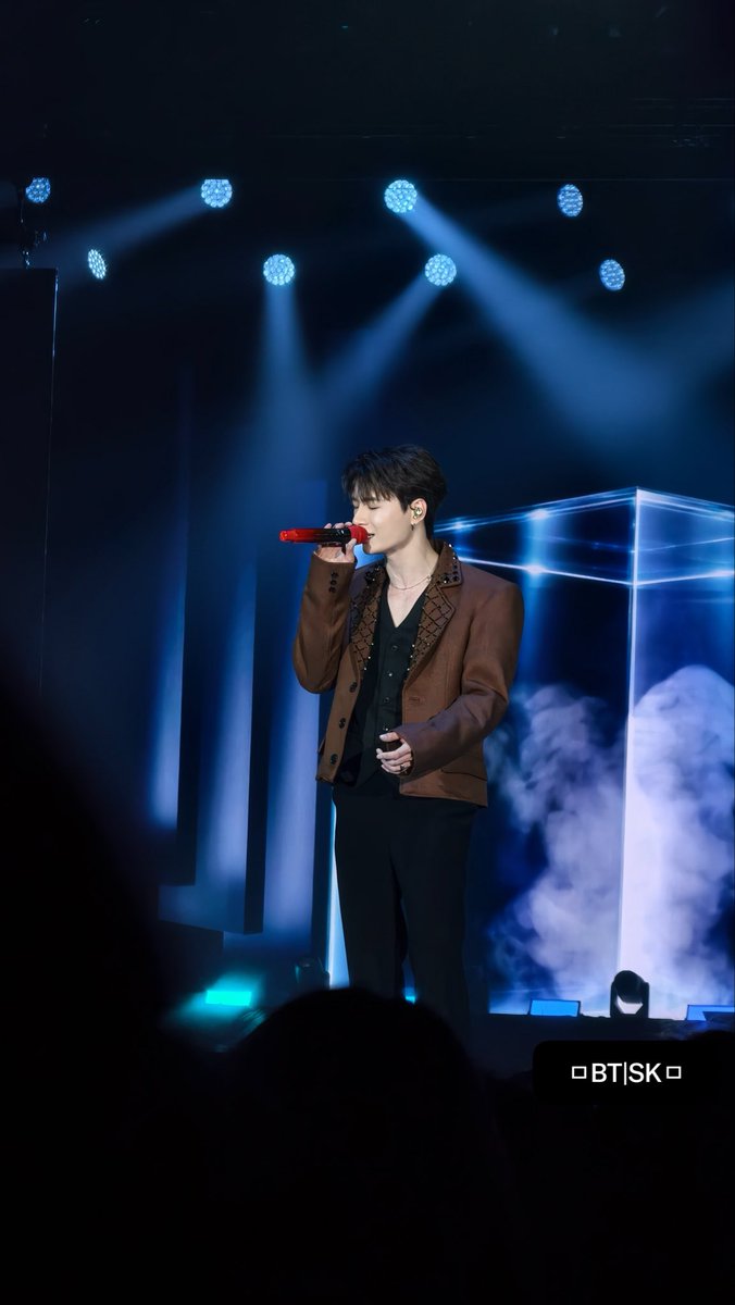 btnxnie's tweet photo. และนี่คือคุณโปรดิวเซอร์ที่เก่งที่สุด 🫶🏻🫶🏻
ขอบคุณสำหรับโชว์ดีๆนะคะ
#SOTUS10thYearConcertD2
#kristtps #KristPerawat https://t.co/wa1zG8ZfOp