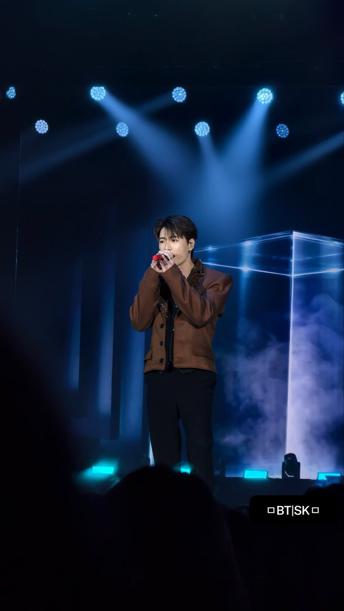btnxnie's tweet photo. และนี่คือคุณโปรดิวเซอร์ที่เก่งที่สุด 🫶🏻🫶🏻
ขอบคุณสำหรับโชว์ดีๆนะคะ
#SOTUS10thYearConcertD2
#kristtps #KristPerawat https://t.co/wa1zG8ZfOp