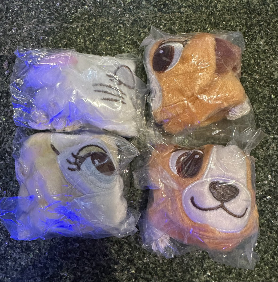 asyu_men's tweet photo. ガチャガチャ 交換
ディズニー Pretty Face ポーチ

求:ルシファー
譲:マリー レディ ミス・バニー

郵送交換でお願いします🙌🏻 https://t.co/KIU3d95OkH