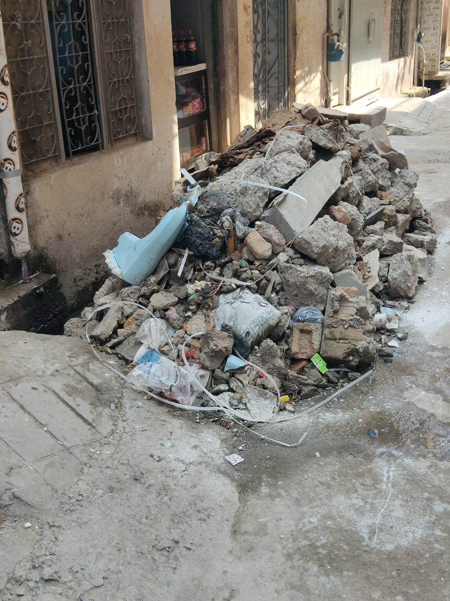 A7z2002Ch's tweet photo. @MaryamNSharif @CMComplaintCell @GovtofPunjabPK 
Dear sir/madam 
I am from Rawalpindi. My complaint about heap of vastage in street since 15  July. I complain suthra Punjab many time but no response 
Address: street 9, near magistrate colony Sadiq aba d Rawalpindi. UC 25 https://t.co/oLsNKHjV1U