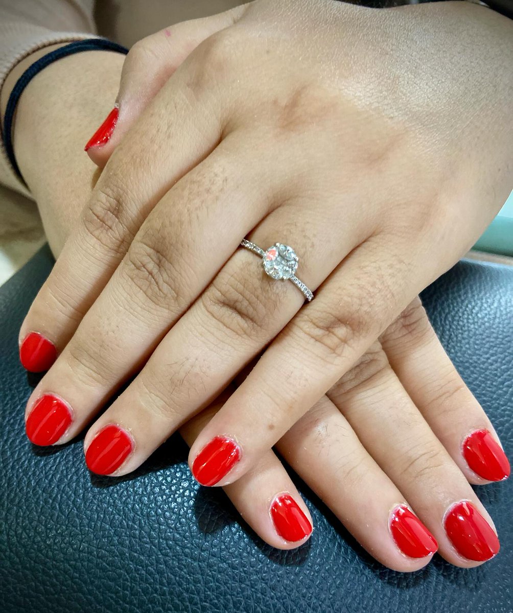 Havvasirin's tweet photo. Gel polish for a flawless, long-lasting finish. https://t.co/k2bZ26KIaT