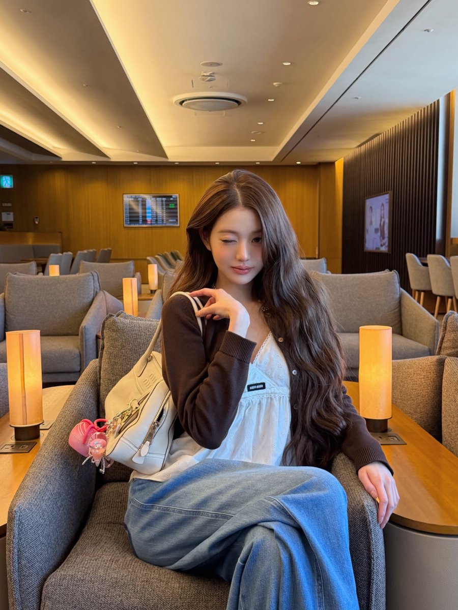 YoyoLilly's tweet photo. Wish you a dreamy, unforgettable birthday, our beloved Wonyoung.

STAY LUCKY STAY VICKY
#ForeverWithWonyoung
#장원영_행복으로물든오늘 https://t.co/obPMbTh2ka