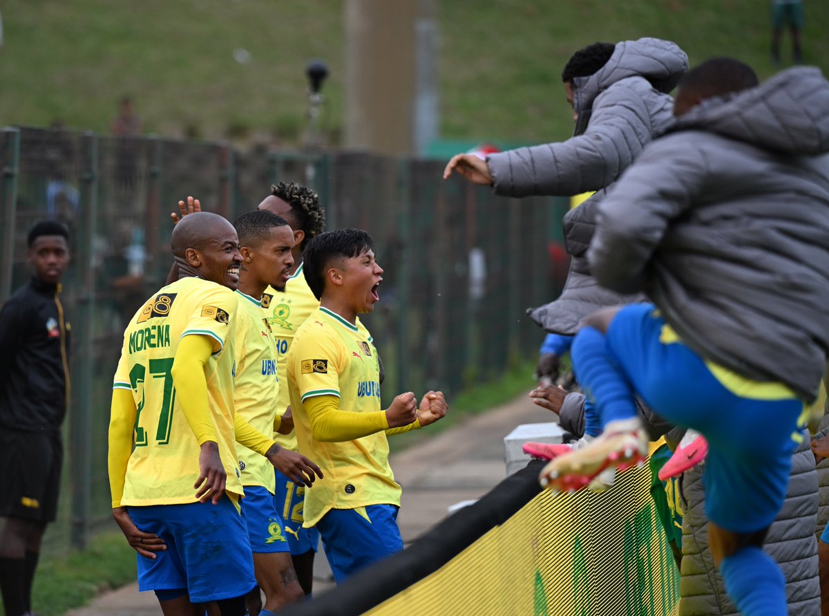 Masandawana's tweet photo. Starting the week with that winning feeling 🔥

#Sundowns #MTN8 #NeverStopRising https://t.co/NEUin4jr3H