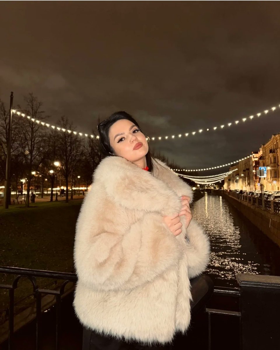 Idysouzaa's tweet photo. ふわふわのファーコートを着た可愛い@gelllya_makeup https://t.co/RicoqSQ5IV
