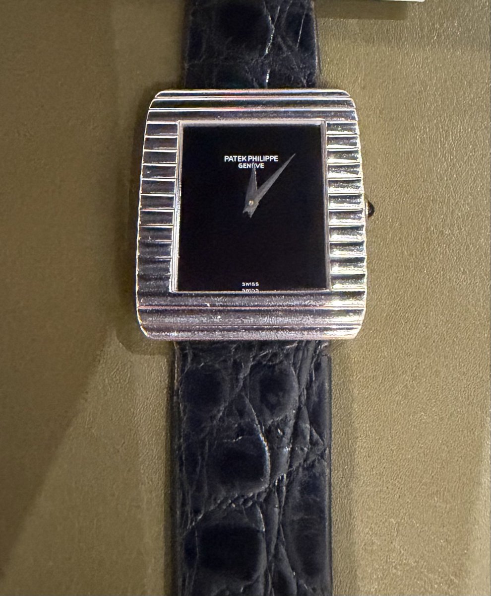 Shellman_Ginza's tweet photo. Would you wear this Patek today?

1978 Patek Philippe Ref. 3733 in 18K white gold.

Natural onyx dial. No hour markers. A bold ribbed case straight from the 1970s.

Dated — or timeless?

#PatekPhilippe #VintagePatek #1970s #WatchCollectors https://t.co/uE9Ecwb6su