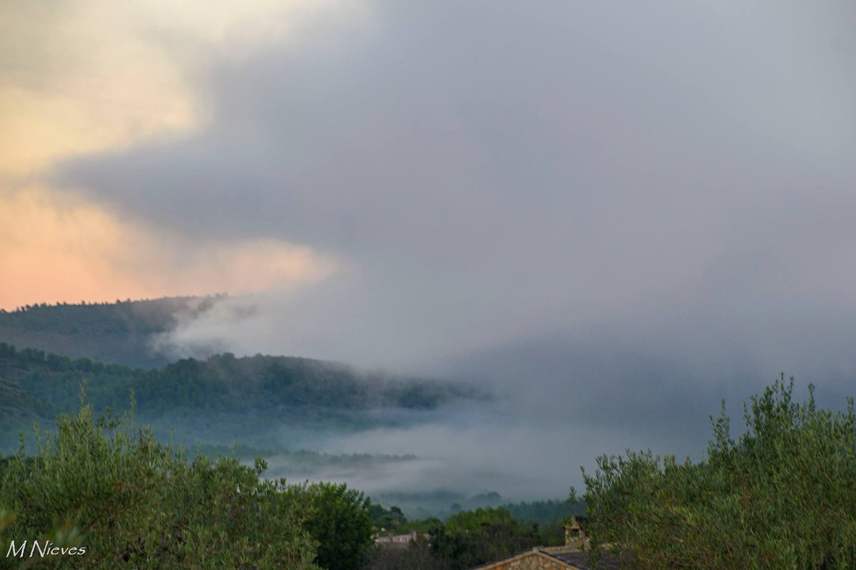 MNievesSanchez1's tweet photo. Dilluns boira a L'olleria,  @oratgenet @apuntoratge @jcfortea @MeteoredES @JuanjoVillena @llobiols @Tiempo_Valencia @Nandobagil @meteoaielo @Javiermiroo @VictoriaBotey @AlexMuozmz @adria_revert @PardoMerelo https://t.co/1GPqZLt4Cz