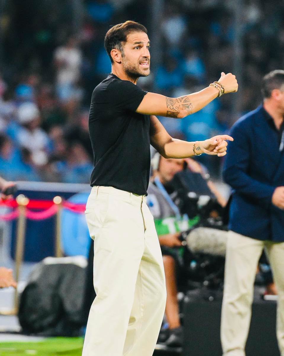 Footballtweet's tweet photo. 🚨 What a story Cesc Fàbregas is creating at Como. 😍🇮🇹

They went to the iconic Diego Armando Maradona Stadium and beaten an Allegri-led Napoli side featuring Kevin De Bruyne and Scott McTominay 2-1. 🤯

Fàbregas took charge of Como when they were in Italy’s second tier. Now, just a few years later, he’s preparing to lead them into the Champions League for the first time in their history.

Some journey. ❤️👏