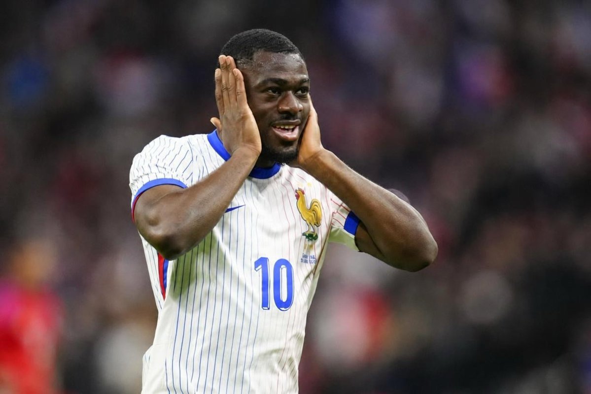La__Tang's tweet photo. L’Olympique Lyonnais et la ligue 1 qui récupère le Jude Bellingham Français. https://t.co/93W6ku7ztU