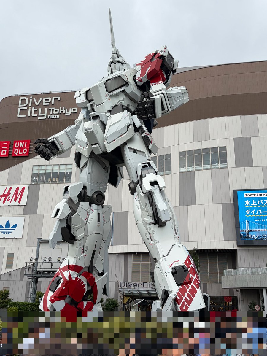 yuckey5150's tweet photo. お台場、ユニコーンガンダム　展示最終日に観て来ました。

ちはちゃんのユニコーン同時視聴で言及していた、ハワイアンレストランにも行けた。美味しかったです。
海老のバスク・オム(w)は、前日前々日、もてぎの地ビール飲んだこともあり、痛風こわいのでやめましたw

動くの待ってる間、前に居たガノタの少年、少女の交流を後ろで聴いてて飽きなかったwよう口廻るwwガンプラ女子初めて見た。ほんとに居た！w
#ユニコーン　
#輪堂千速　
#みてやちはや