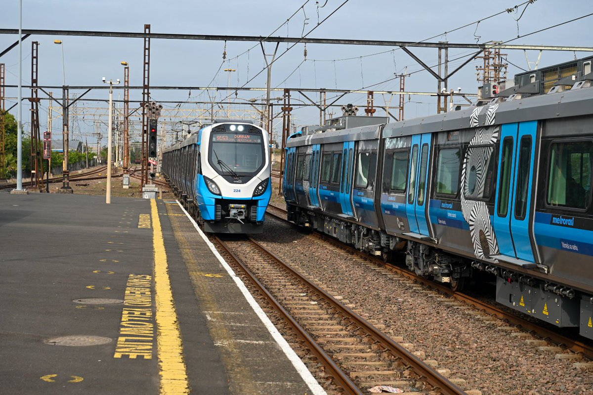 PRASA_Group's tweet photo. Reunion station ~ @Metrorail_kzn #PeoplesTrain #IsitimelaSabantu https://t.co/sugqH36dNP