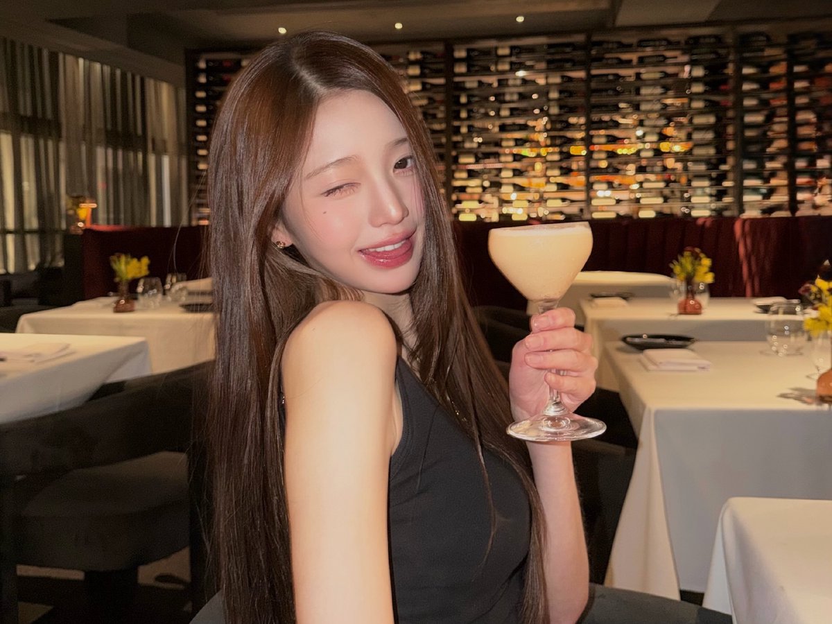 YoyoLilly's tweet photo. Wonyoung, may you always feel surrounded by sincere love and care.

STAY LUCKY STAY VICKY
#ForeverWithWonyoung
#장원영_행복으로물든오늘 https://t.co/7uuOCR1AAt