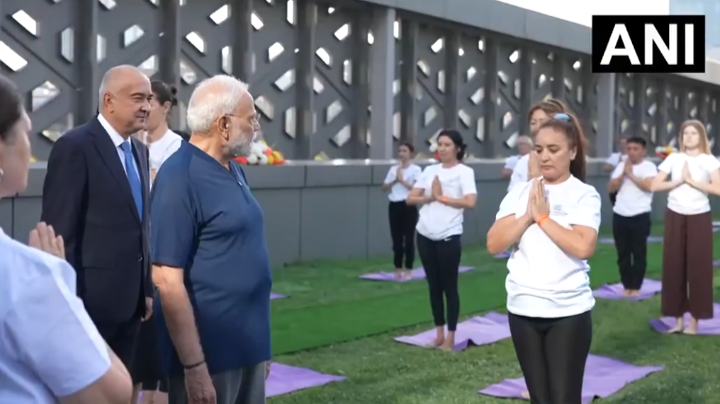 gauravsabnis's tweet photo. Prime Minister Modi, with his moobs &amp; paunch, is correcting yoga routines of fit people.

Is there a better allegory for today's India? https://t.co/yhtJWwyPTS