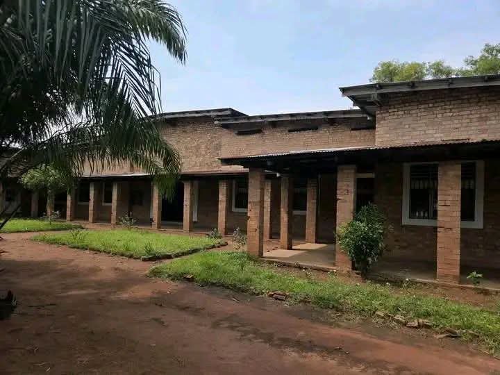 Sunset28021963's tweet photo. Bientôt université de Tshikapa sous l'impulsion du PR @fatshi13 contrairement aux 18 ans de triste mémoire où les étudiants souffraient pour étudier. https://t.co/UizfY4bKmC