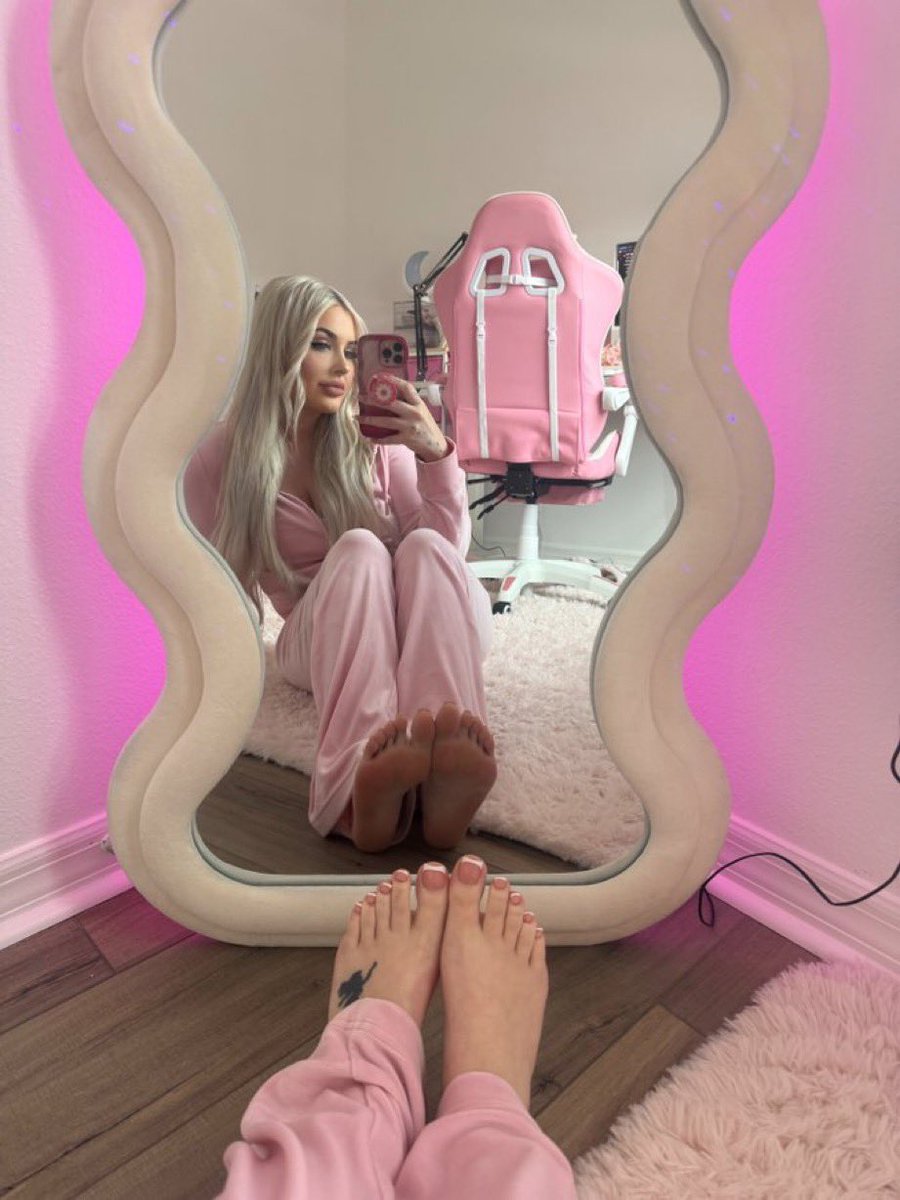 ixxbabypanda's tweet photo. Sissies are so fun. No SELF RESPECT or DIGNITY.
Perfect for EXTREME castrations and EXECUTRIX sessions. Any U.K or U.S sissies online? 🥵😈
#findom #feet #blackmail #sissy #EXECUTRIX #paypig #london #UK #US #femdom #CNC #forced #socks #ballbusting https://t.co/CQowL5lC9F