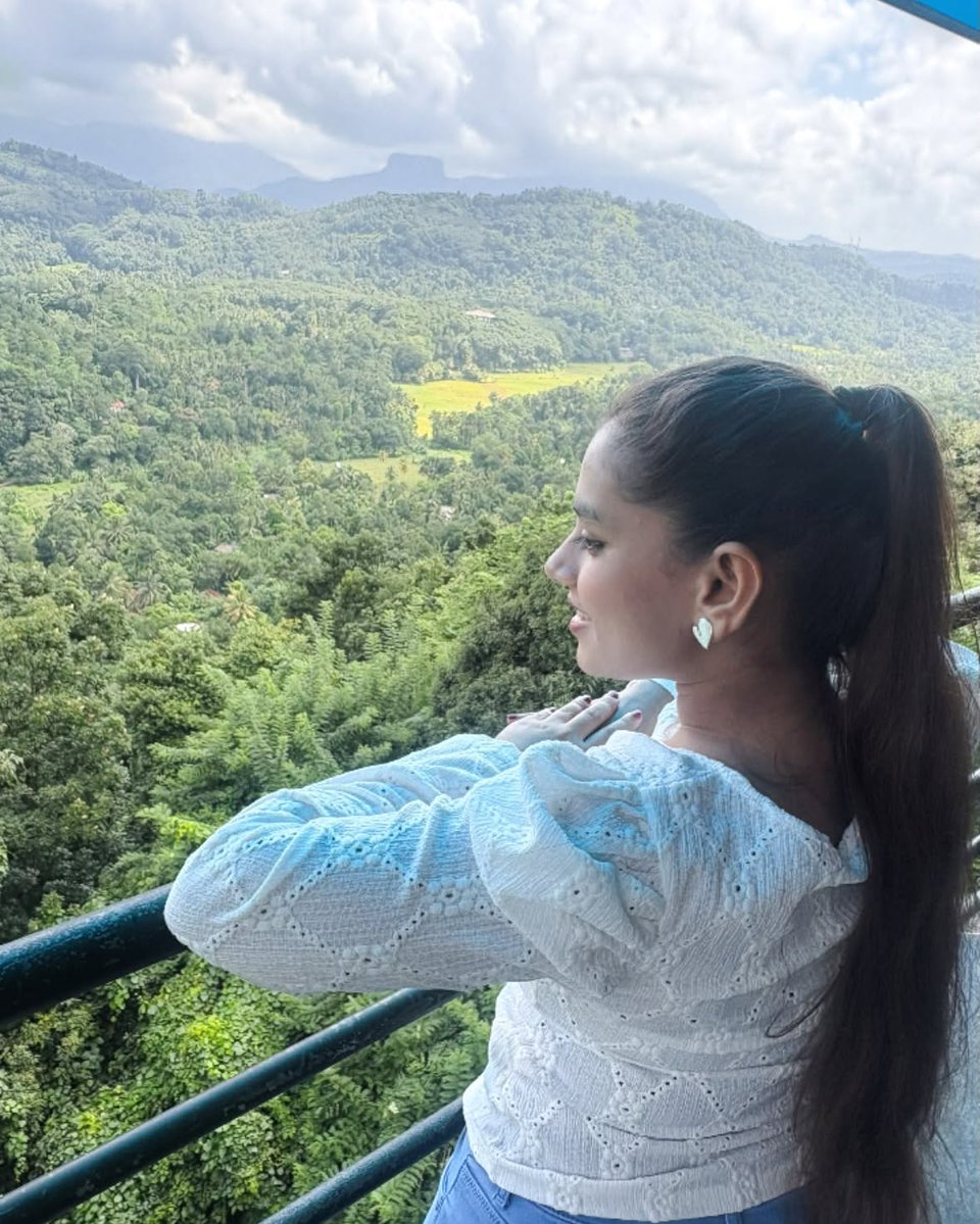 NightmaresP's tweet photo. කඩේට ගිහින් කොලිටි බඩු තෝරනවා වගේ, ආශ්‍රය කරන්නෙත් කොලිටි මිනිස්සු. ඔවුන්ගේ හැසිරීම, වචන, චිත්තවේග පාලනය සහ දැනුවත්භාවය බලන්න. නැතිනම් කොලිටියක් නැති සිදුවීම්වලට මුහුණ දෙන්න වෙ���ි. https://t.co/Tx8NqScU14