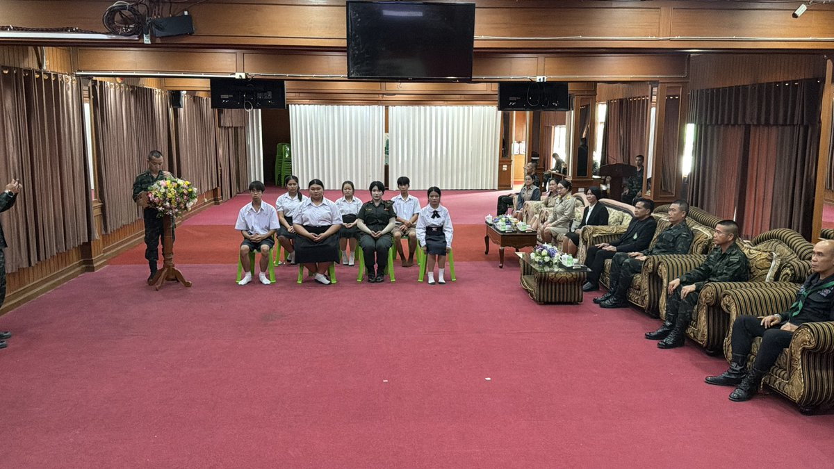 CAVALRY2TF's tweet photo. ฉก.ทัพเจ้าตาก ได้มอบทุนการศึกษา ให้กับนักเรียนในระดับมัธยมศึกษา ในพื้นที่รับผิดชอบ https://t.co/bLcvTWBSsd