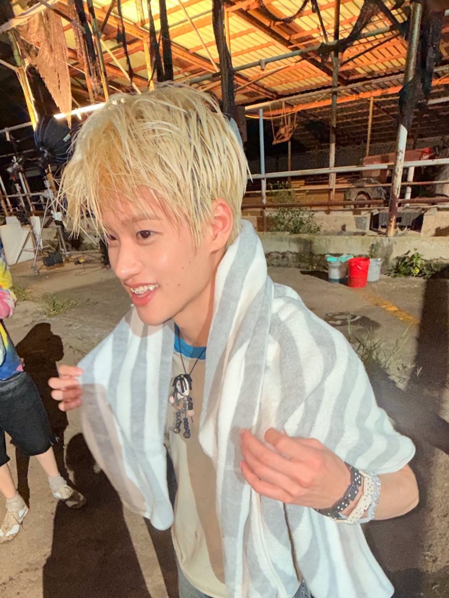 booburries's tweet photo. เข้าใจที่นางจะโดนคุมทั้งเอ็มวี งื้ออ เหล็กจัดฟัน ตัวเล็ก ๆ เคะกุงดงามมาก https://t.co/QLa18sbULO