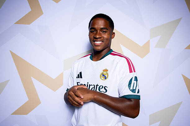 MilanPosts's tweet photo. 📰 @FabrizioRomano - @MatteMoretto: Milan contacted Endrick’s representatives around three weeks ago to explore a move from Real Madrid, but received a polite refusal. The club will continue monitoring him and would be interested in a future loan, potentially in January. https://t.co/97GAHxB8sg