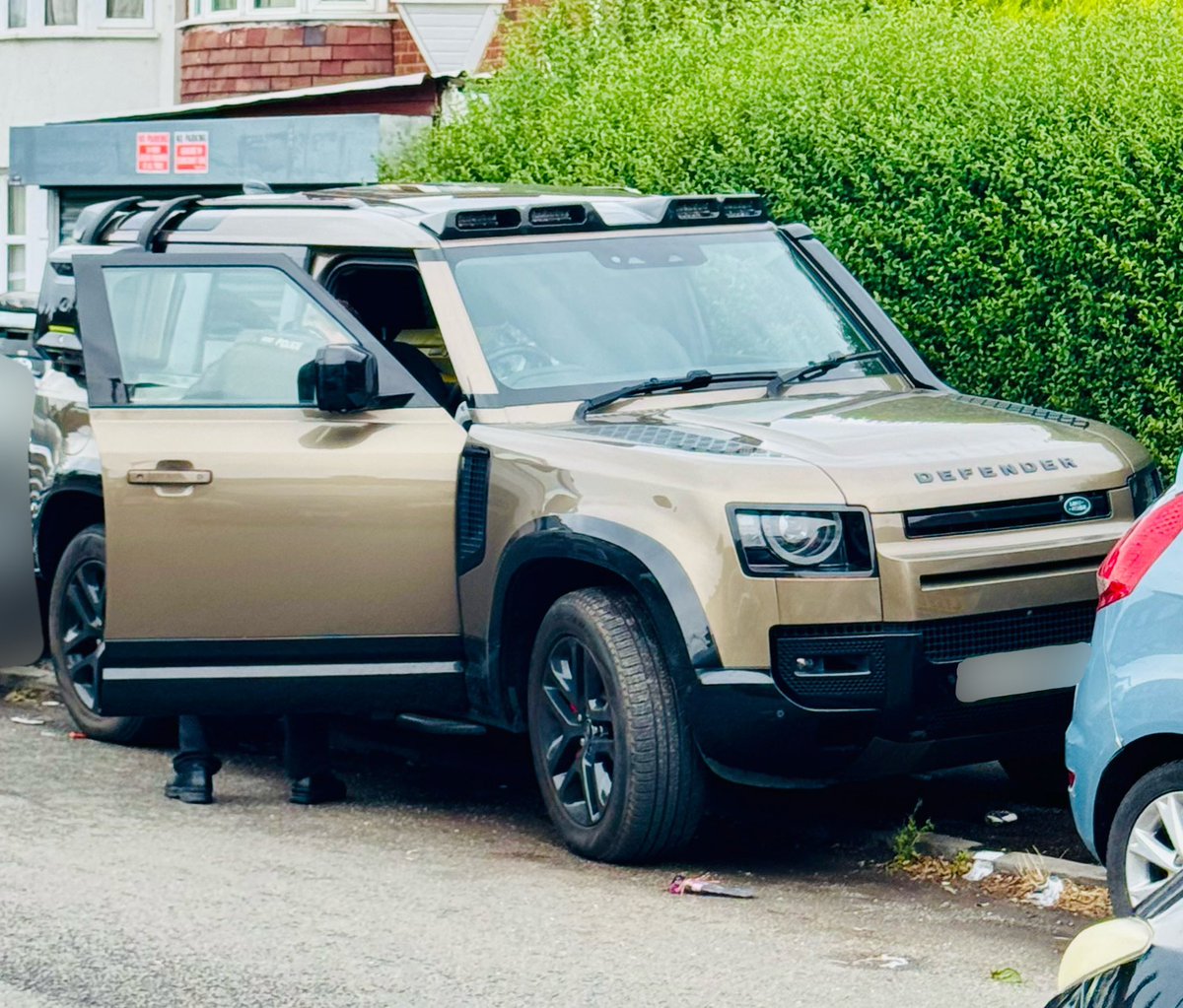 Trafficwmp's tweet photo. #RoadCrimeTeam officers saw this Land Rover in Alum Rock just minutes after it had been stolen in a relay theft. It was pursued before the driver decamped &amp; was quickly arrested following a foot chase. ***If you have a similar vehicle please consider aftermarket security. 🔐 https://t.co/arduyl0uZv