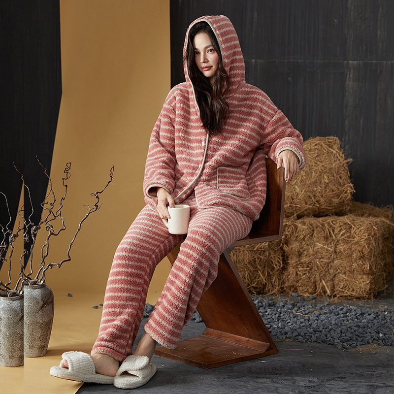 MingWren58185's tweet photo. Cozy winter nights start here! ❄️📷📷 Soft fleece striped pajama set for women – long sleeves, warm coral fleece &amp; classic style. Perfect for lounging. $23

https://t.co/JHdV44GmgN
#FleecePajamas #StripedPJs #WinterSleepwear #WomenLoungewear #CozyPajamas #WarmPJs https://t.co/0ESlZUeNYl