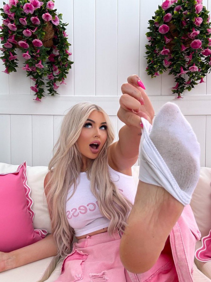 ixxbabypanda's tweet photo. I want to make a SISSY eat my SPECIAL pancakes. Yes, they are made out of SPERM, my TOENAILS, and DOGSHIT. 🥵
#findom #feet #castration #CNC #paypig #executrix #ballbusting #sissy #chastity #london #UK #germany https://t.co/lOWeA2l1nk