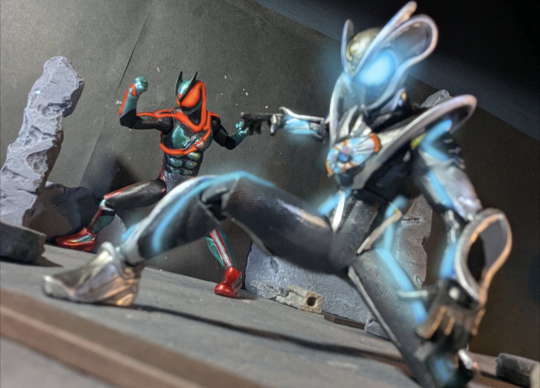 fuka20260630's tweet photo. これでサイズ感気にならない……??　
#仮面ライダーゼッツ #仮面ライダーマイス 
#オモ写 #フィギュア https://t.co/ODbDkH1dSo