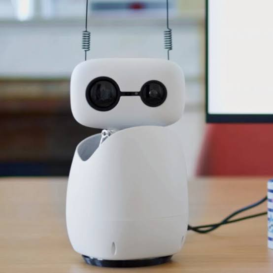 Hugging Face 这两年在机器人上走得很快
去年先和 Pollen Robotics 推出 Reachy Mini:一个 $399 起的桌面小机器人,有摄像头、麦克风和扬声器,主打把视觉、语音、Agent 搬到桌面上
今年又出了 Microduck:同样小型、开放,但这次不只是会看会听会说,而是直接加上了走路、抓取和移动能力
Hugging